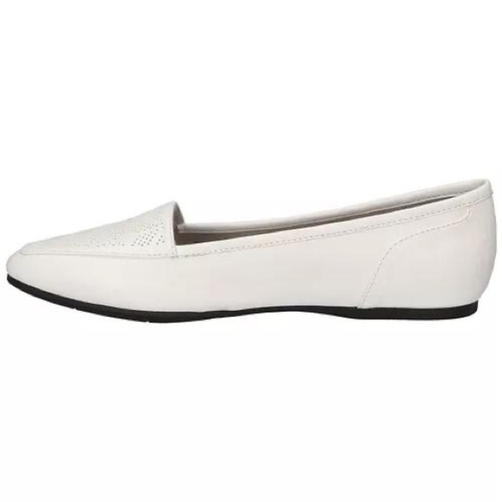 EASY STREET WOMEN’S PERF SQUARE TOE SHOES. STYLISH DESIGN FOR ALL DAY COMFY